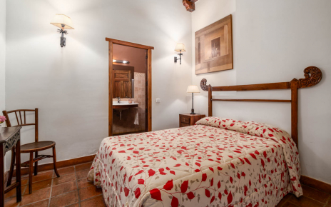 Habitación con cama doble